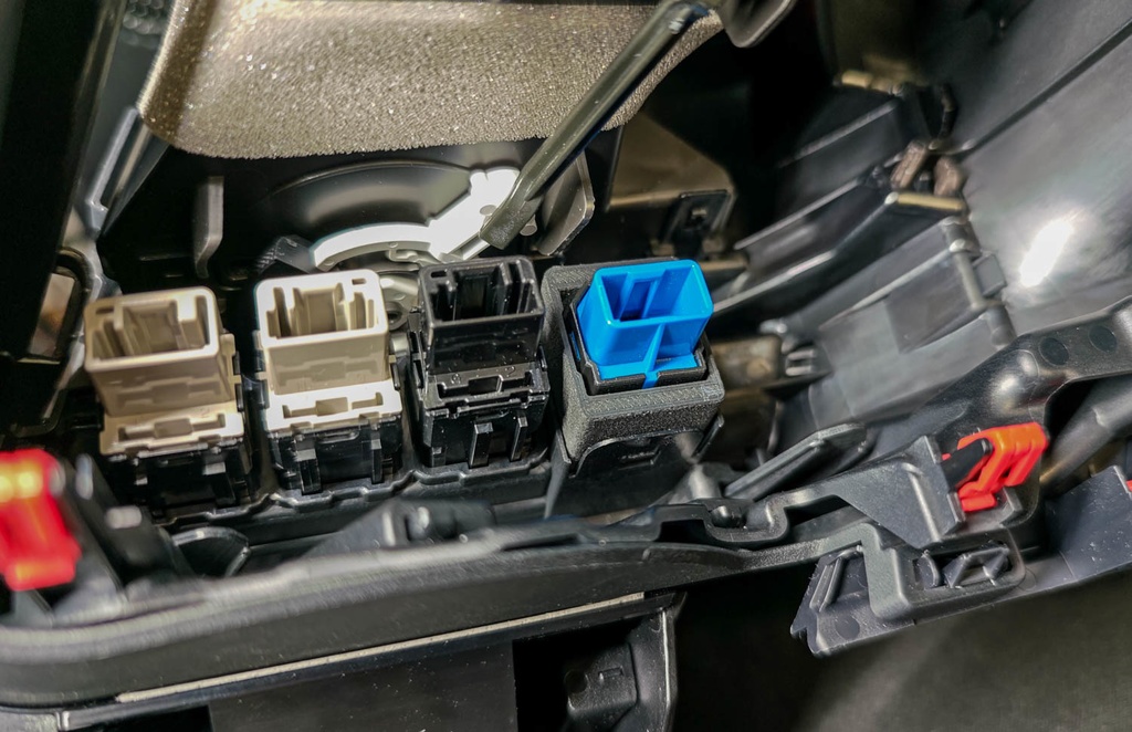 TOYOTA新型クラウン/80ハリアー向けスペアホール->タイプDスイッチアダプター