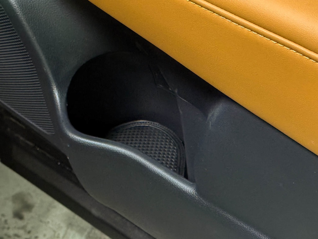 クラウンクロスオーバー/エステート用AirTag/TimeCapsule隠蔽設置プレート