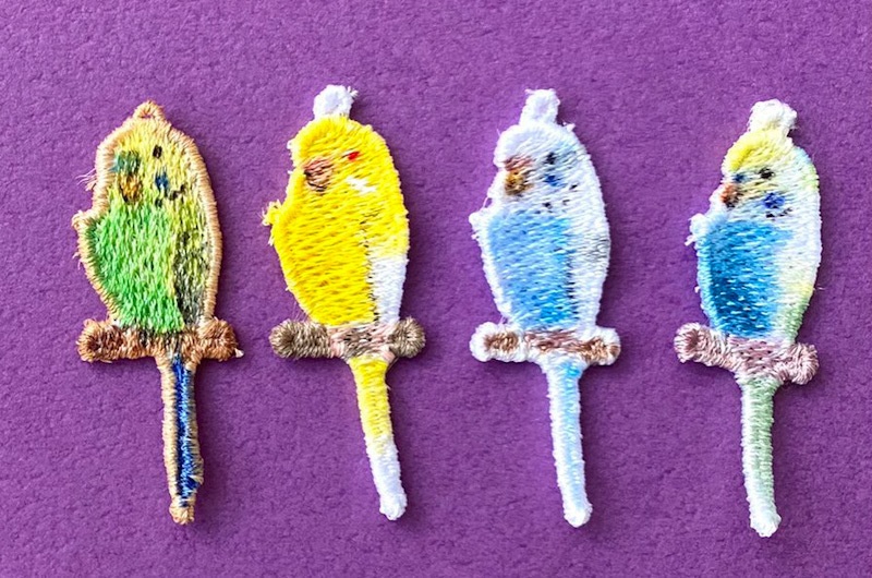 好きな色に塗って楽しめる、刺繍のインコパーツ