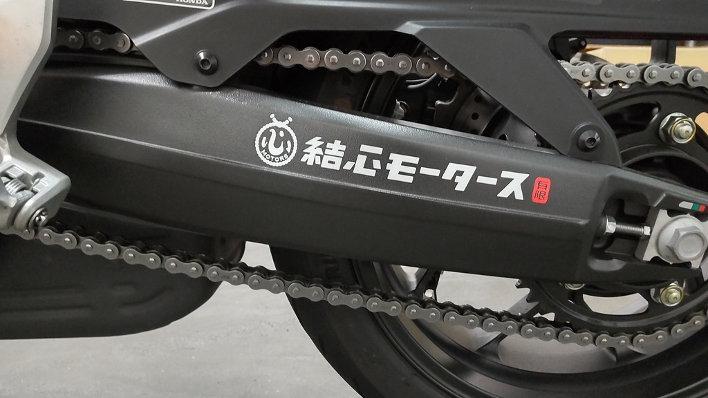 結心モータース 切文字ステッカー