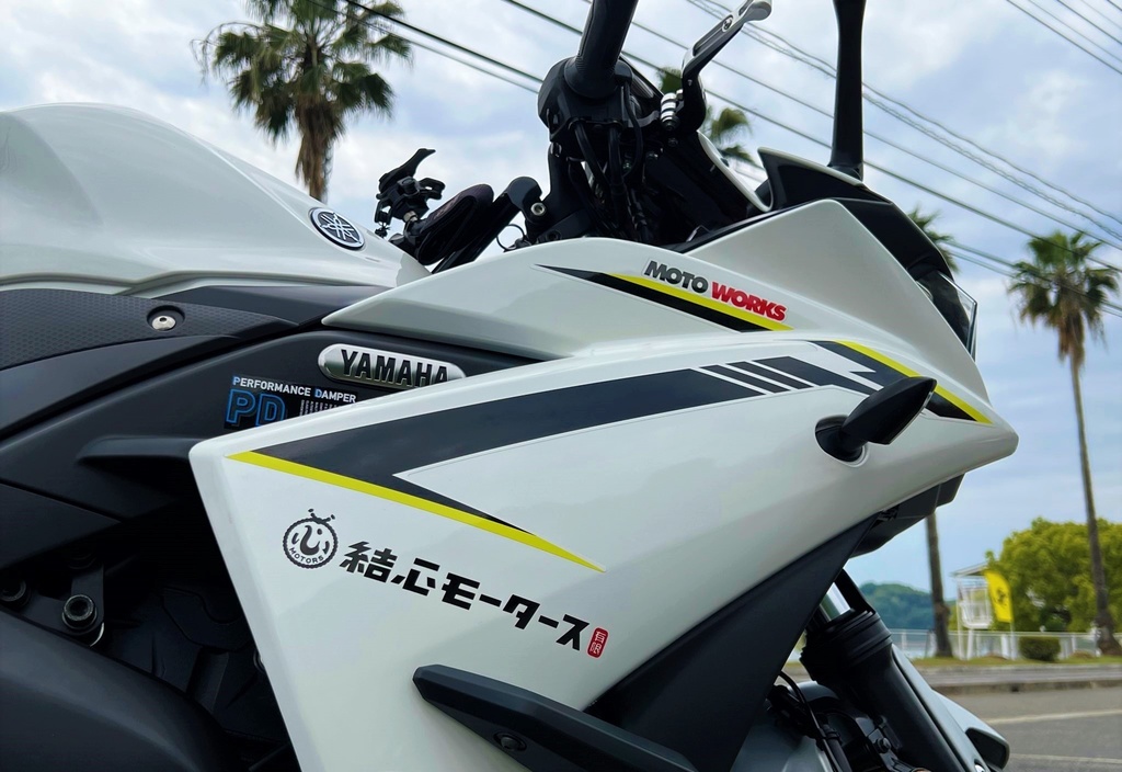 結心モータース 切文字ステッカー