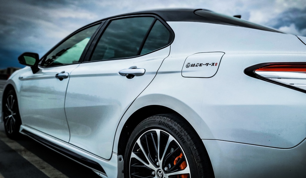 結心モータース 切文字ステッカー