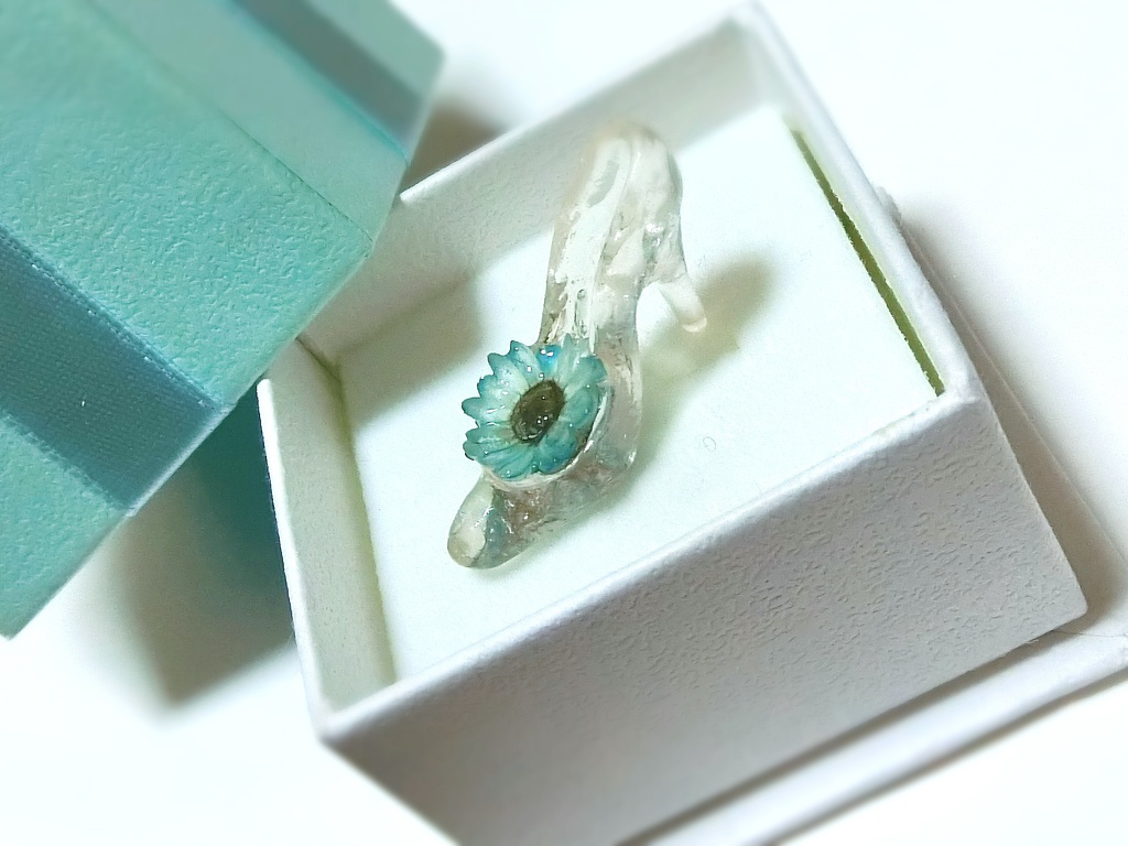 ガラスの靴👠モチーフストラップ