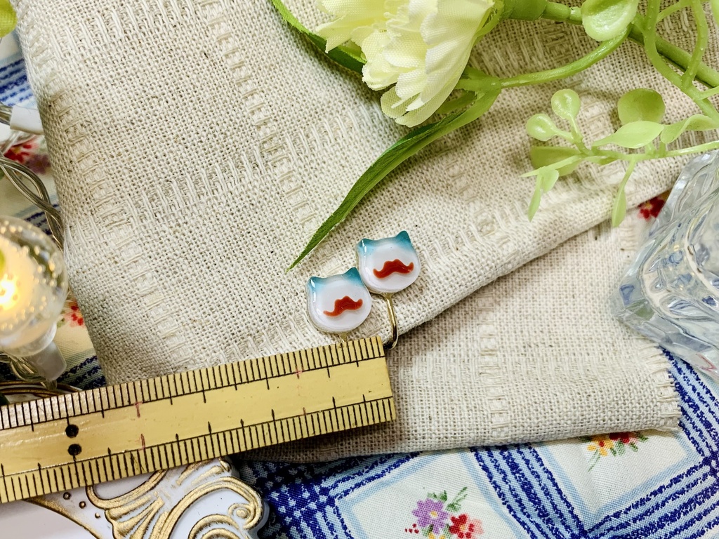 おひげの猫さんのイヤリング