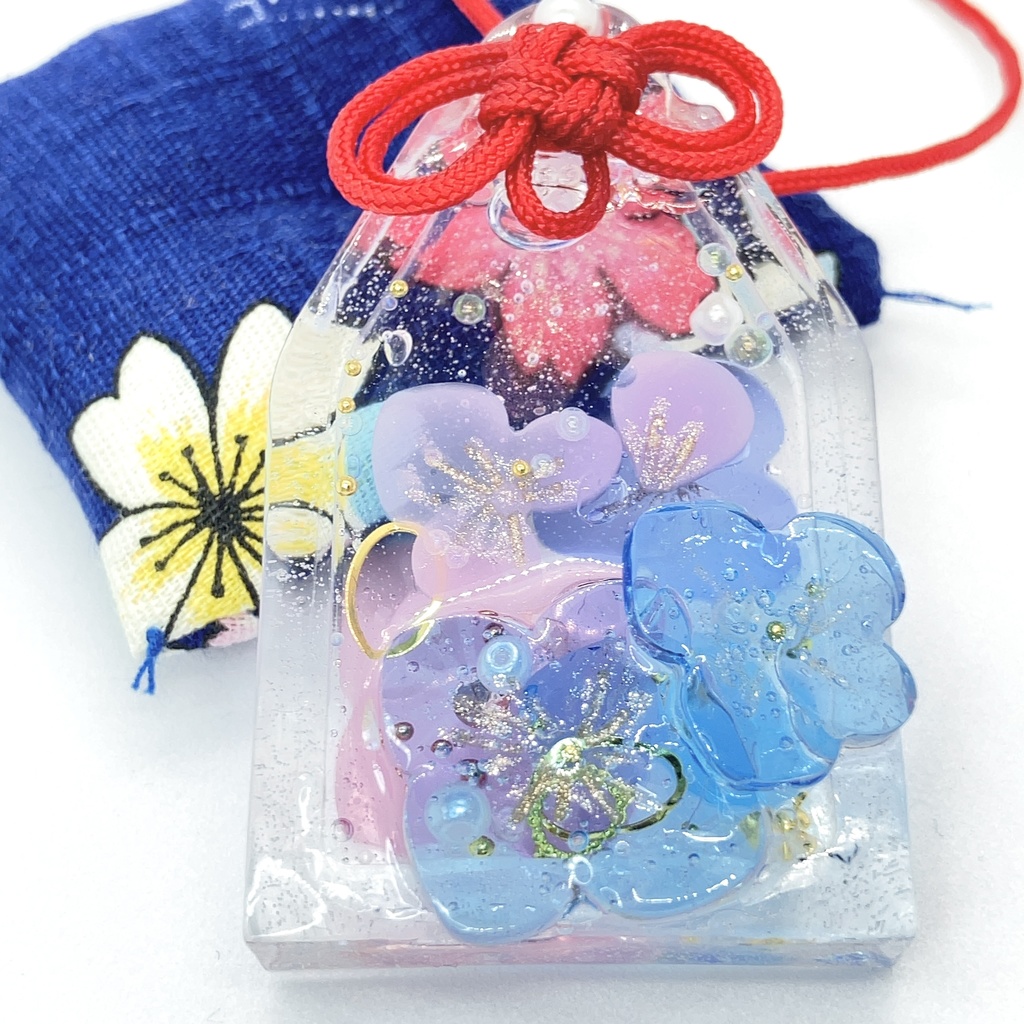 なにかのお守り(白)