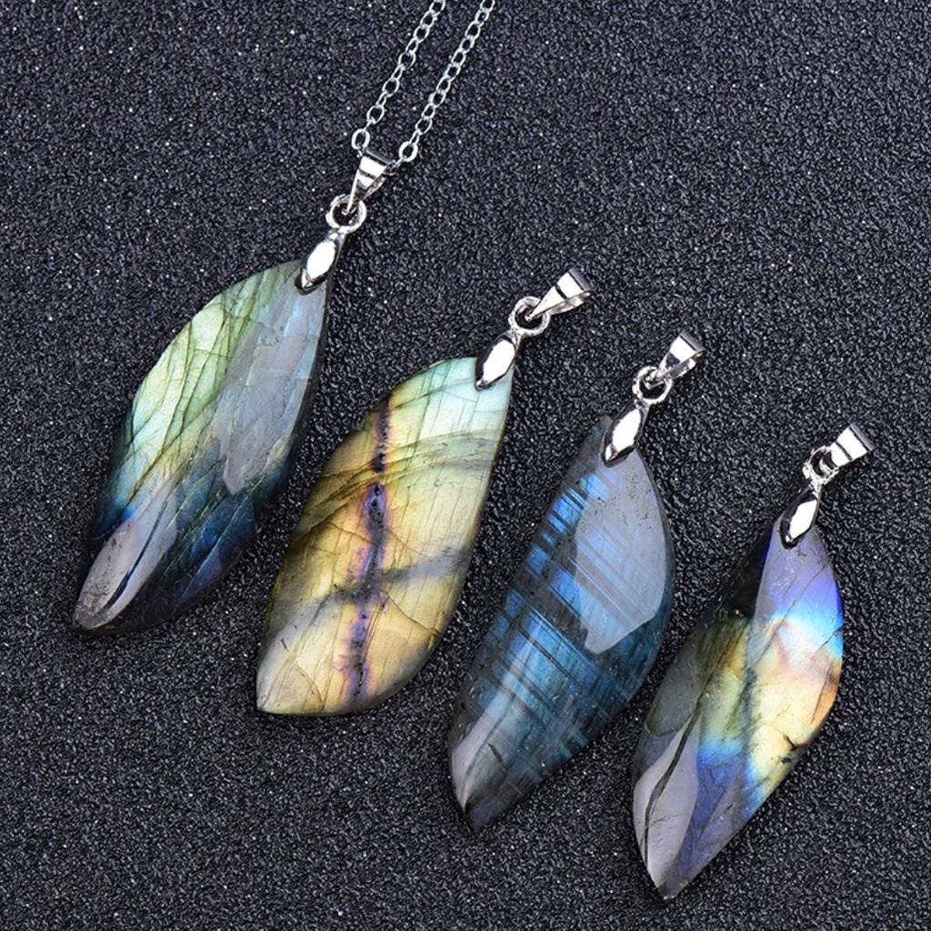 天然ラブラドライド石ペンダントネックレス