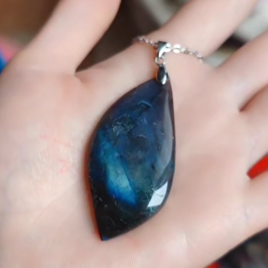 天然ラブラドライド石ペンダントネックレス