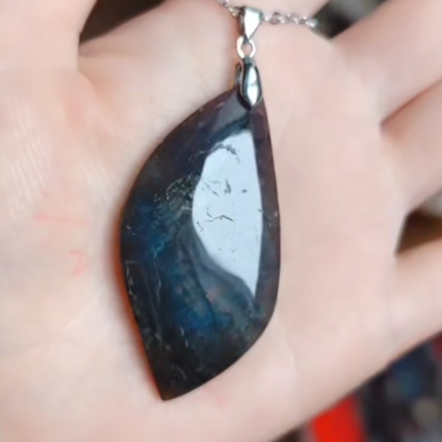 天然ラブラドライド石ペンダントネックレス