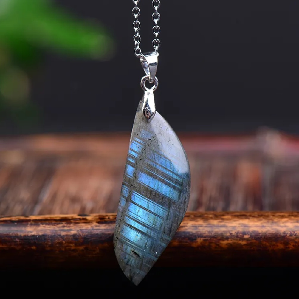 天然ラブラドライド石ペンダントネックレス