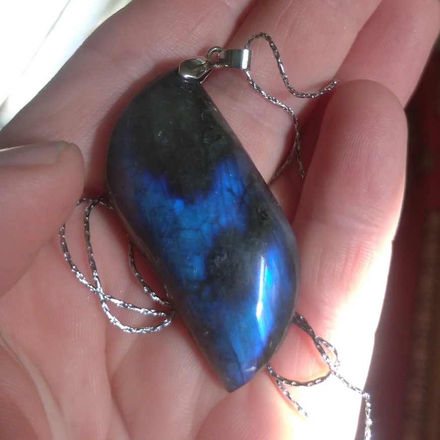 天然ラブラドライド石ペンダントネックレス