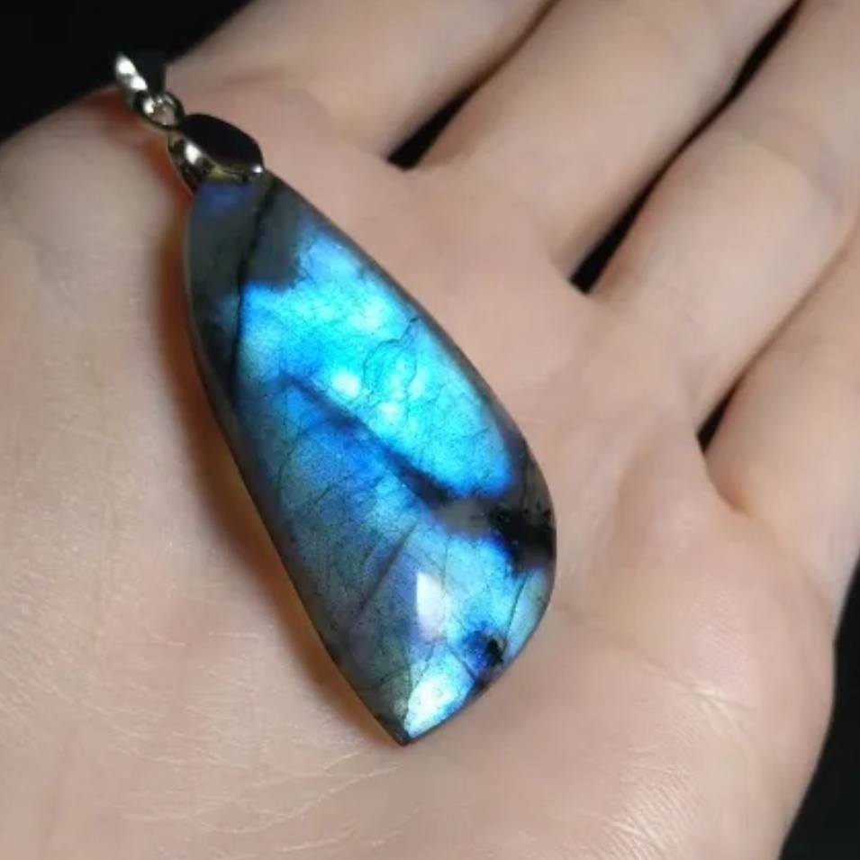 天然ラブラドライド石ペンダントネックレス