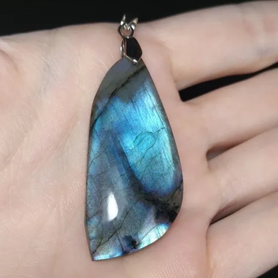 天然ラブラドライド石ペンダントネックレス