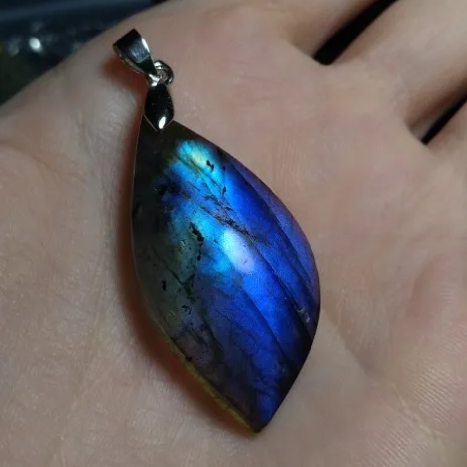 天然ラブラドライド石ペンダントネックレス