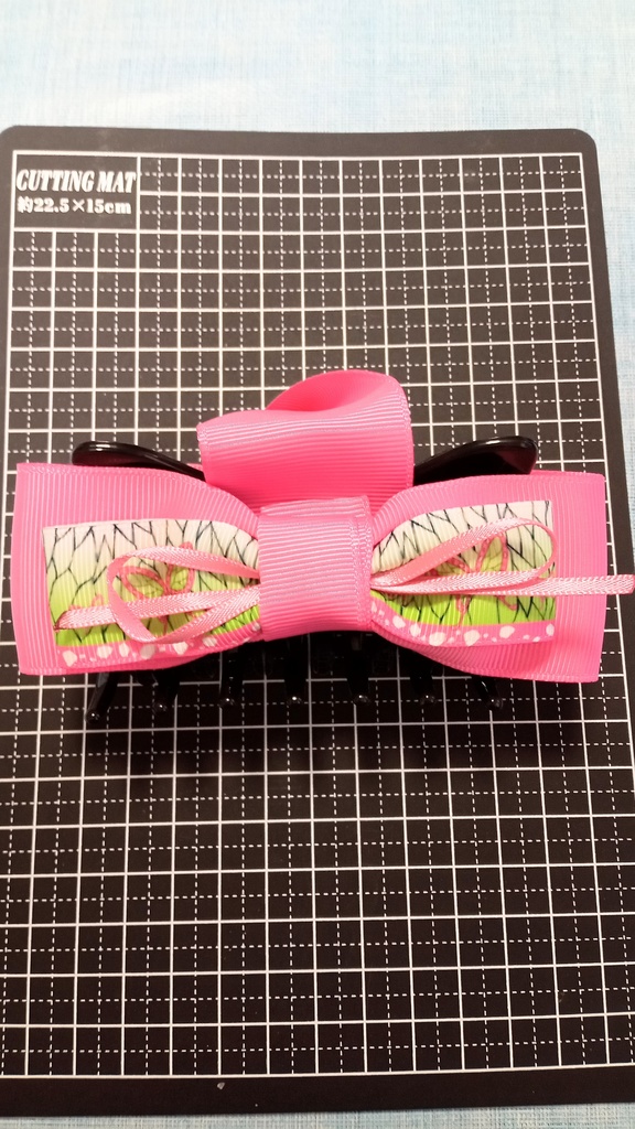 カナヲ ヘアクリップ桃