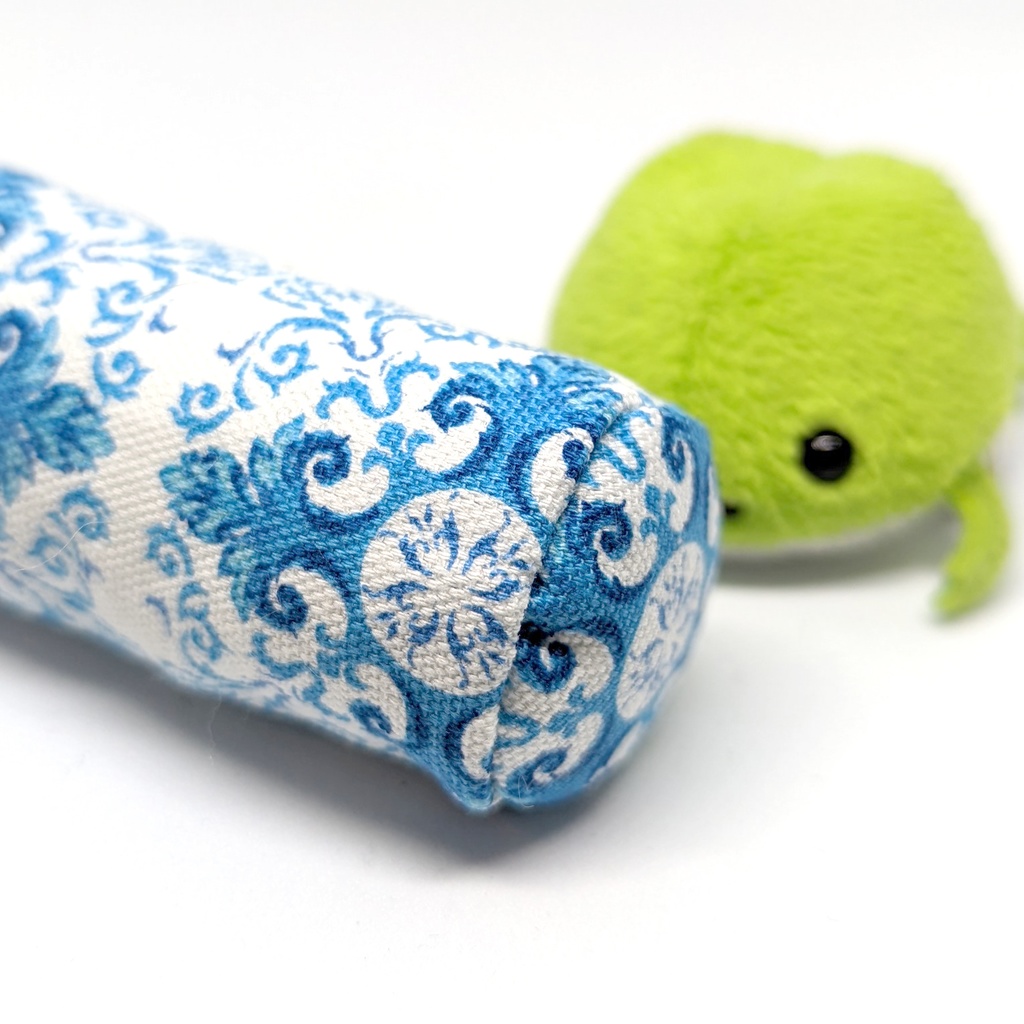 ミニチュアクッション/ボルスター(筒型) アラベスク柄ブルー