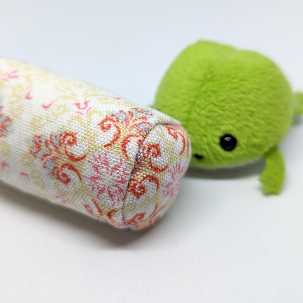 ミニチュアクッション/ボルスター(筒型) アラベスク柄レッド