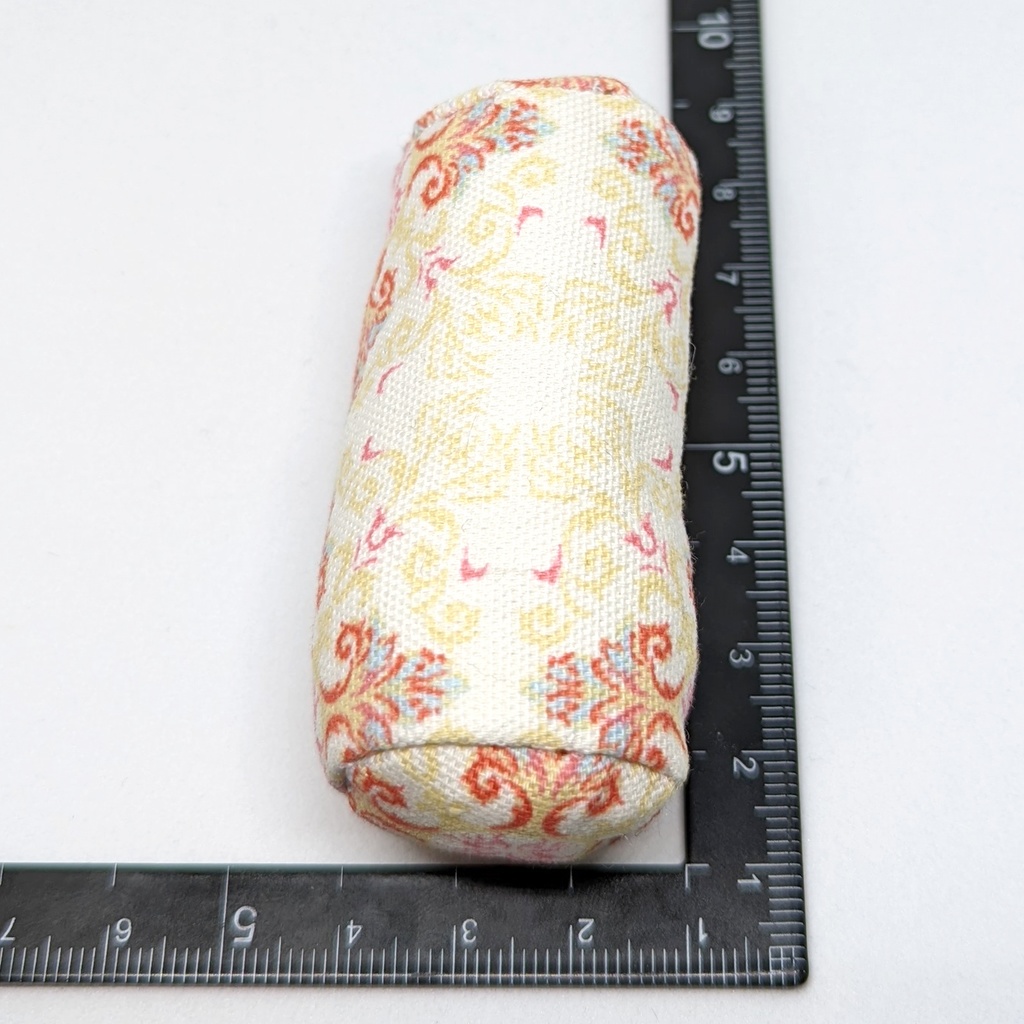 ミニチュアクッション/ボルスター(筒型) アラベスク柄レッド