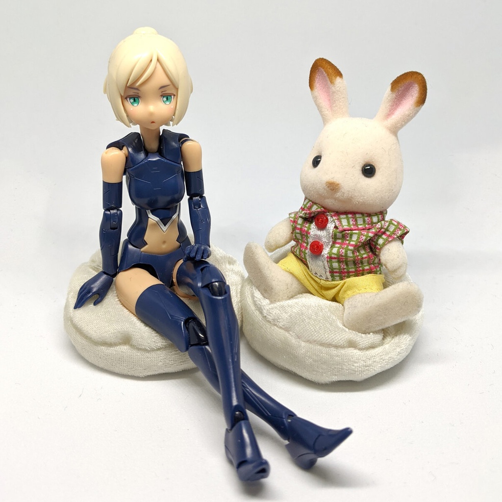 ミニチュアビーズクッション/ラウンド型 ベロア生地ホワイト・2個