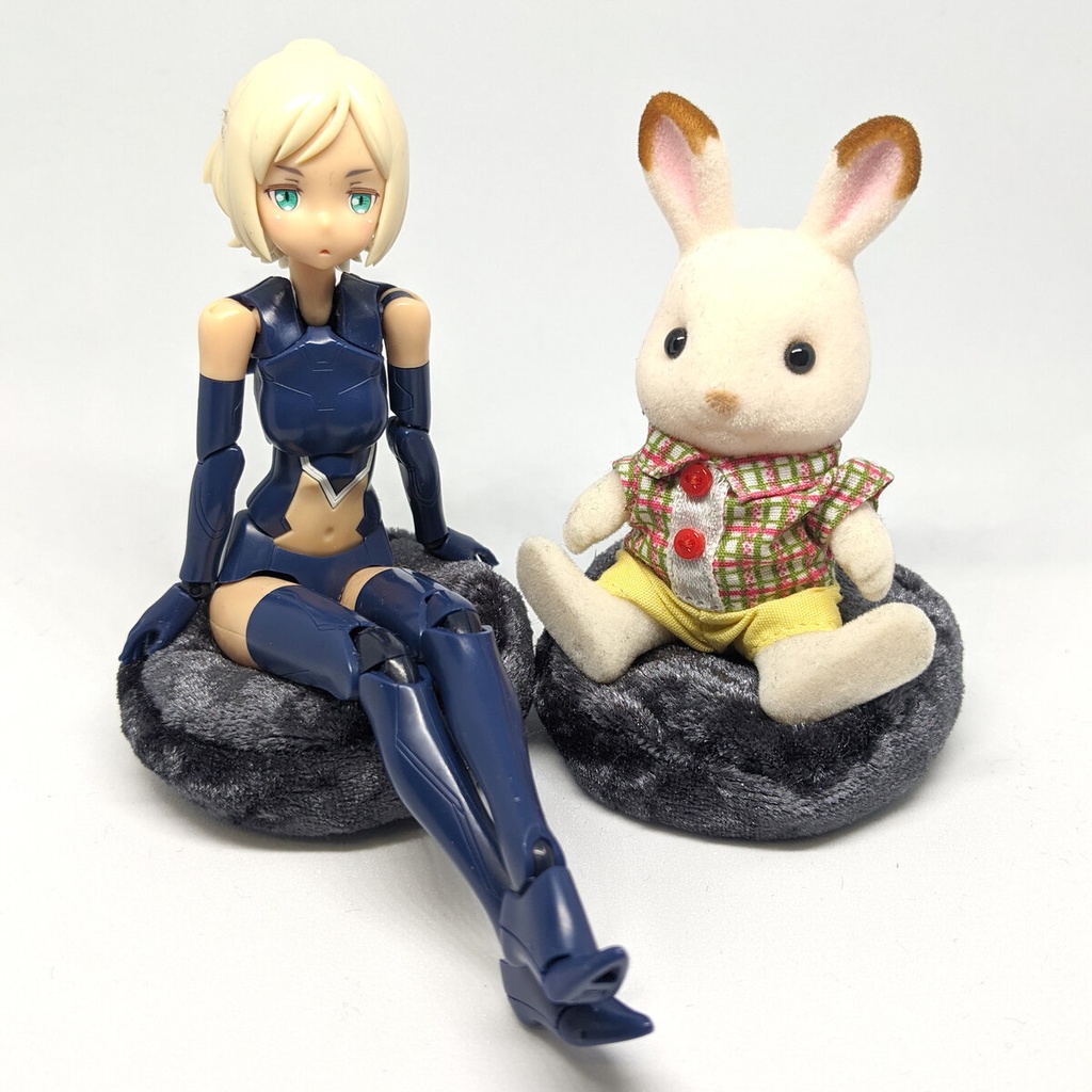 ミニチュアビーズクッション/ラウンド型 ベロア生地 黒色(仄かにラメ入)・2個