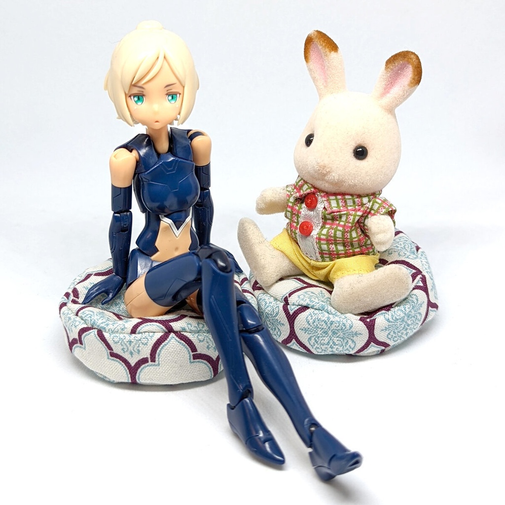 ミニチュアビーズクッション/ラウンド型 ダマスク柄 白+青・2個