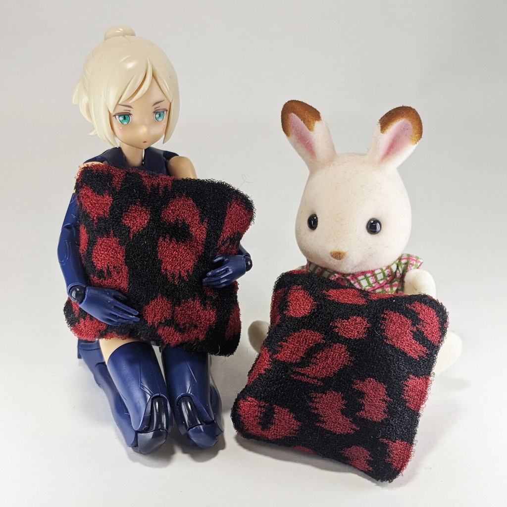 ミニチュアスクエアクッション/ベロア生地 レオパード柄 赤色&黒色・2個