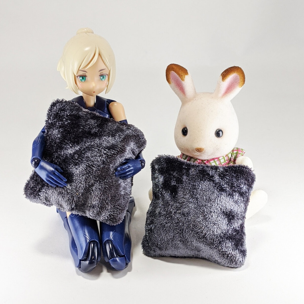 ミニチュアスクエアクッション/ベロア生地 黒色(仄かにラメ入)・2個