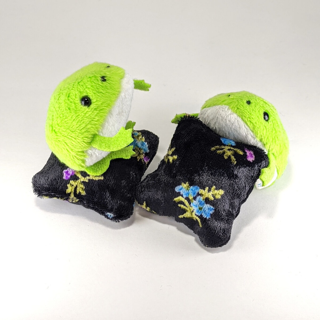 ミニチュアスクエアクッション/ベロア生地 黒色花柄・2個