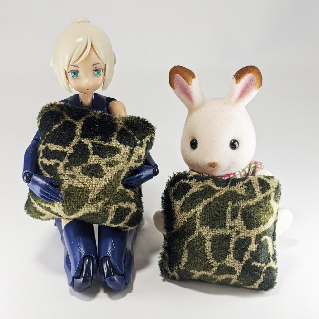 ミニチュアスクエアクッション/ベロア生地 キリン柄 緑色・2個