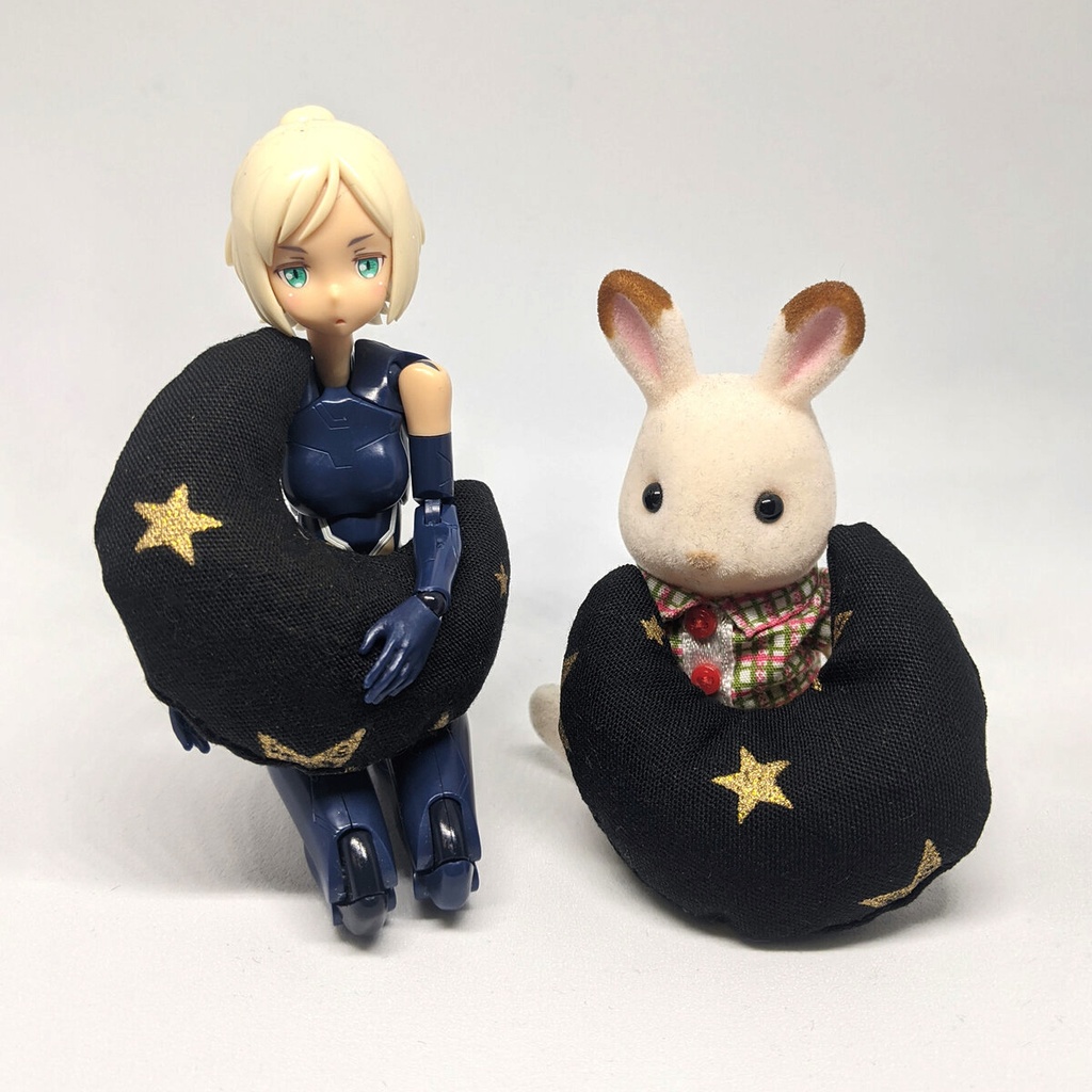 ミニチュア月型クッション/星柄・金黒・2個