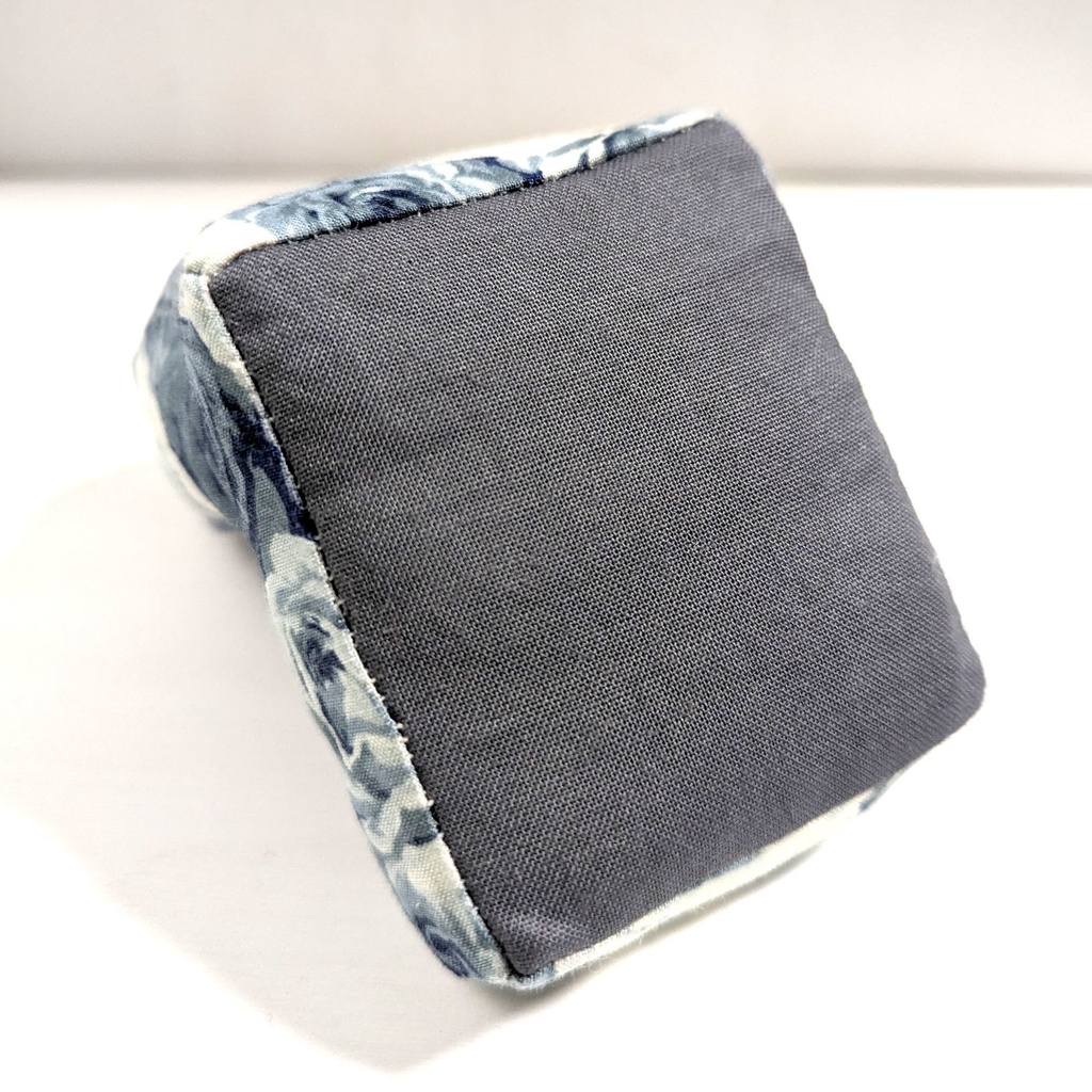 ミニチュアソファ(1/12サイズ向け) A