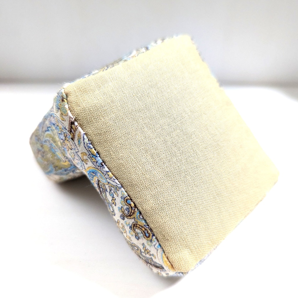 ミニチュアソファ(1/12サイズ向け) A