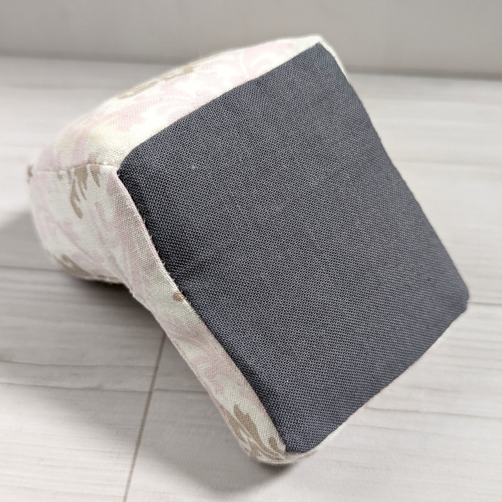 ミニチュアソファ(1/12サイズ向け) D