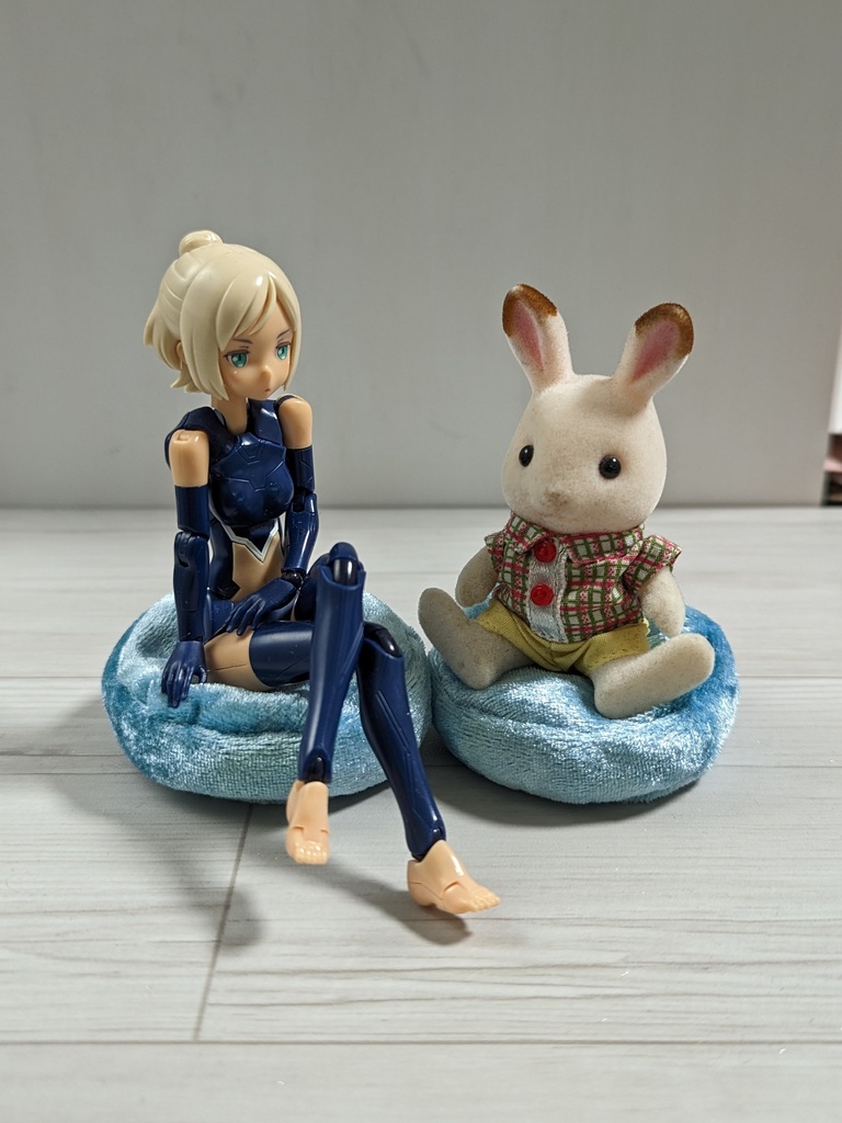 ミニチュアビーズクッション/ラウンド型 ベロア生地ライトブルー・2個