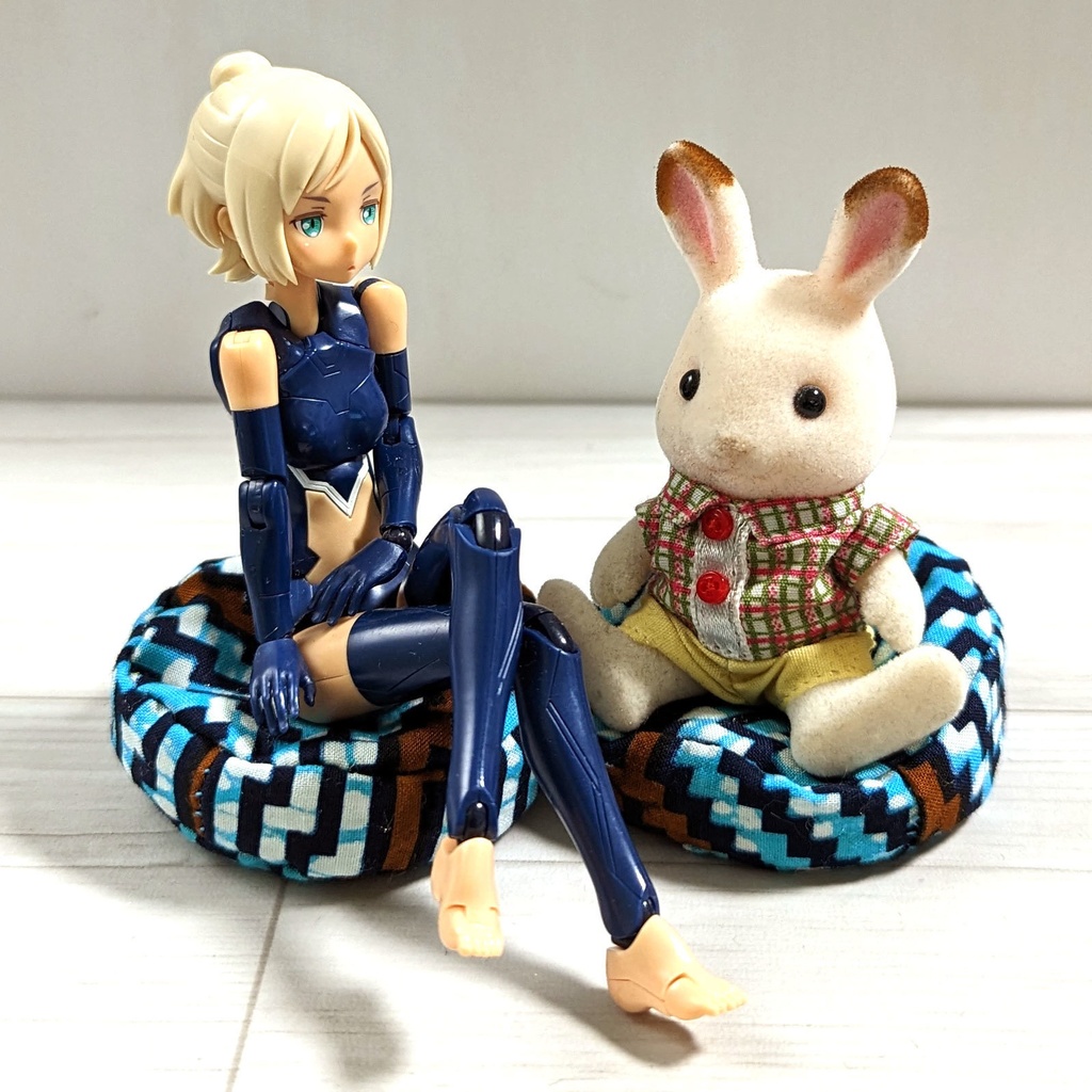 ミニチュアビーズクッション/ラウンド型 ブルージグザグ・2個