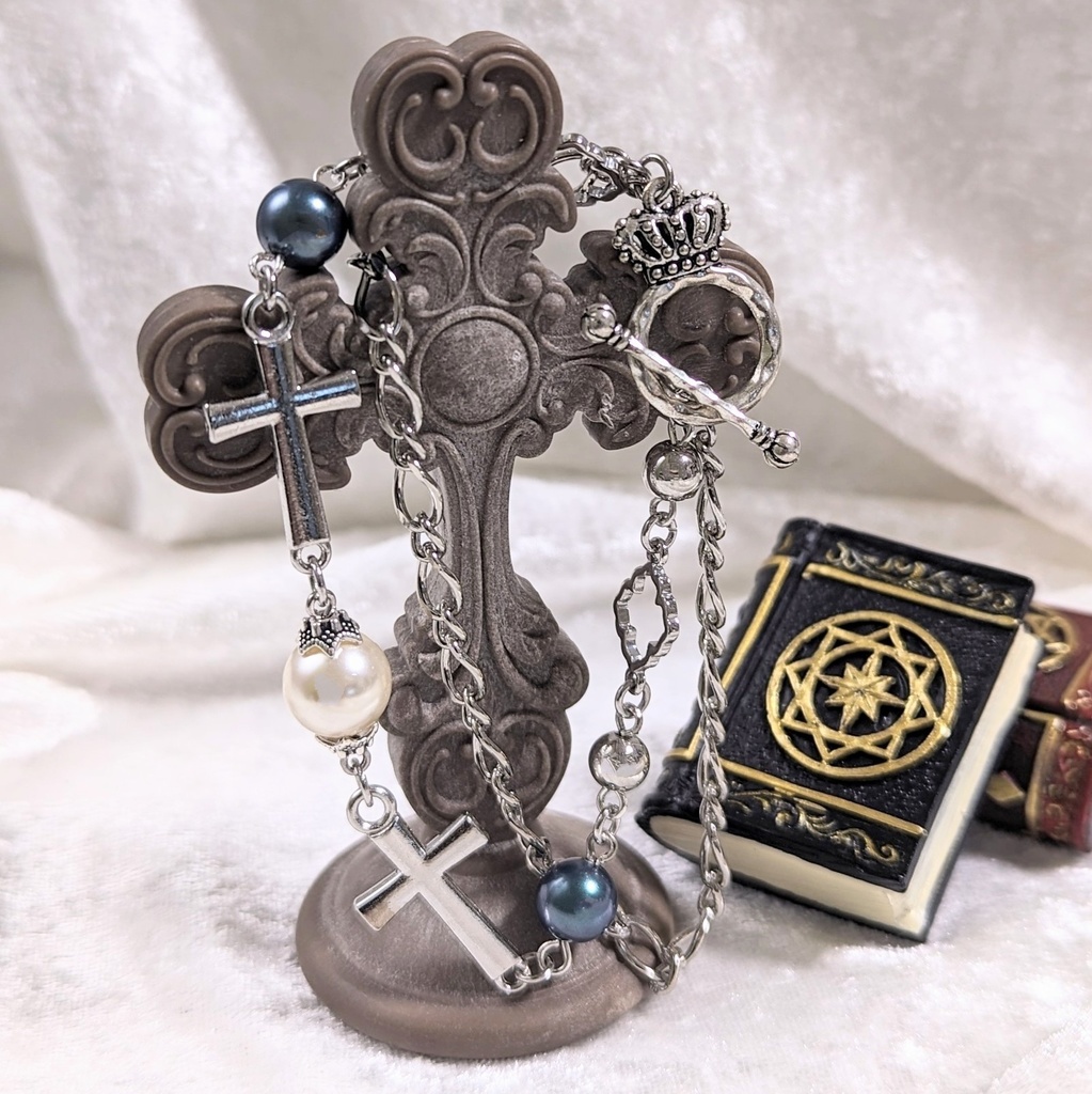 マンテルブレスレット/銀の十字架と緑玉の腕輪