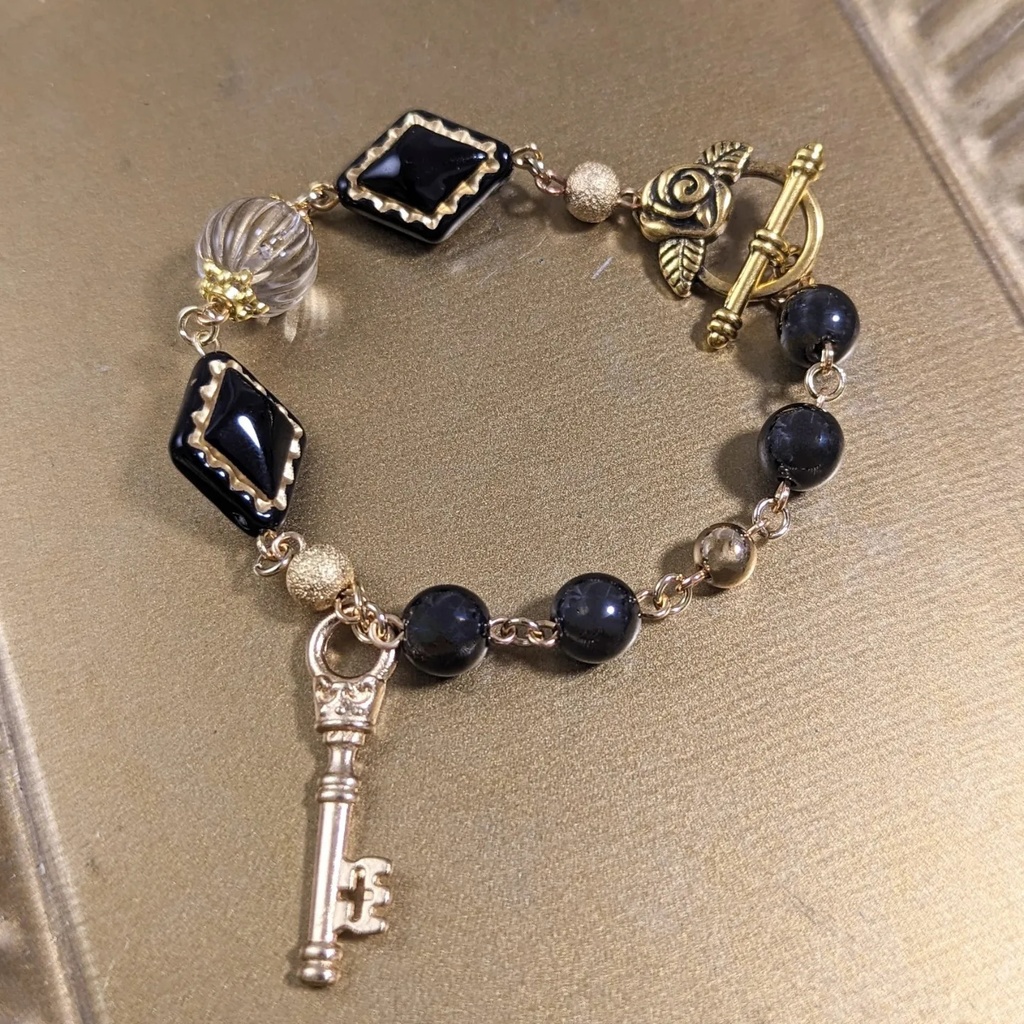 マンテルブレスレット/金の鍵とヘマタイトの腕輪