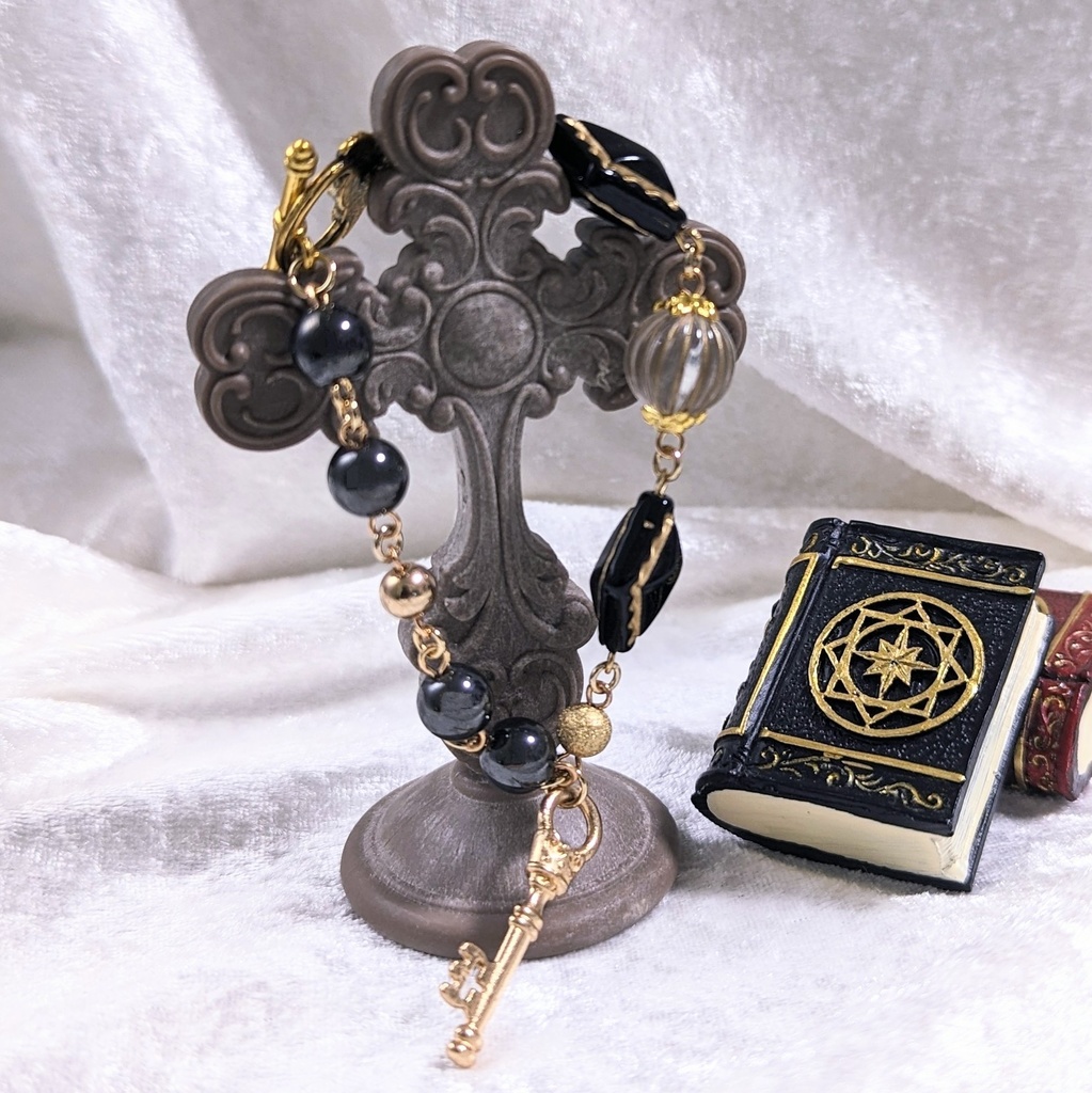 マンテルブレスレット/金の鍵とヘマタイトの腕輪