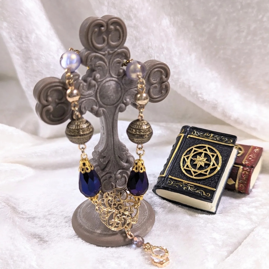 マンテルブレスレット/青紫石と金の腕輪