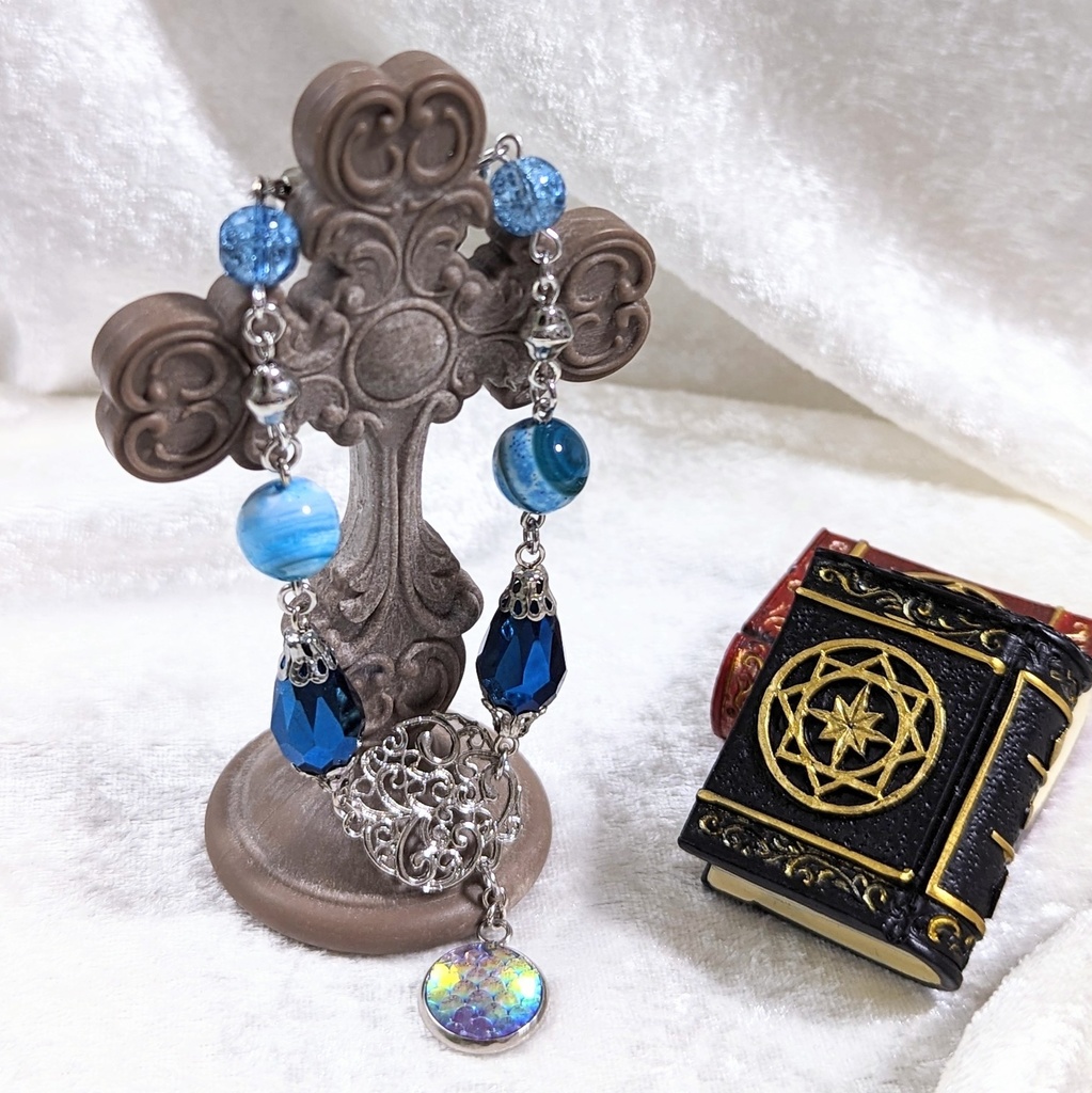 マンテルブレスレット/濃青石と銀の腕輪