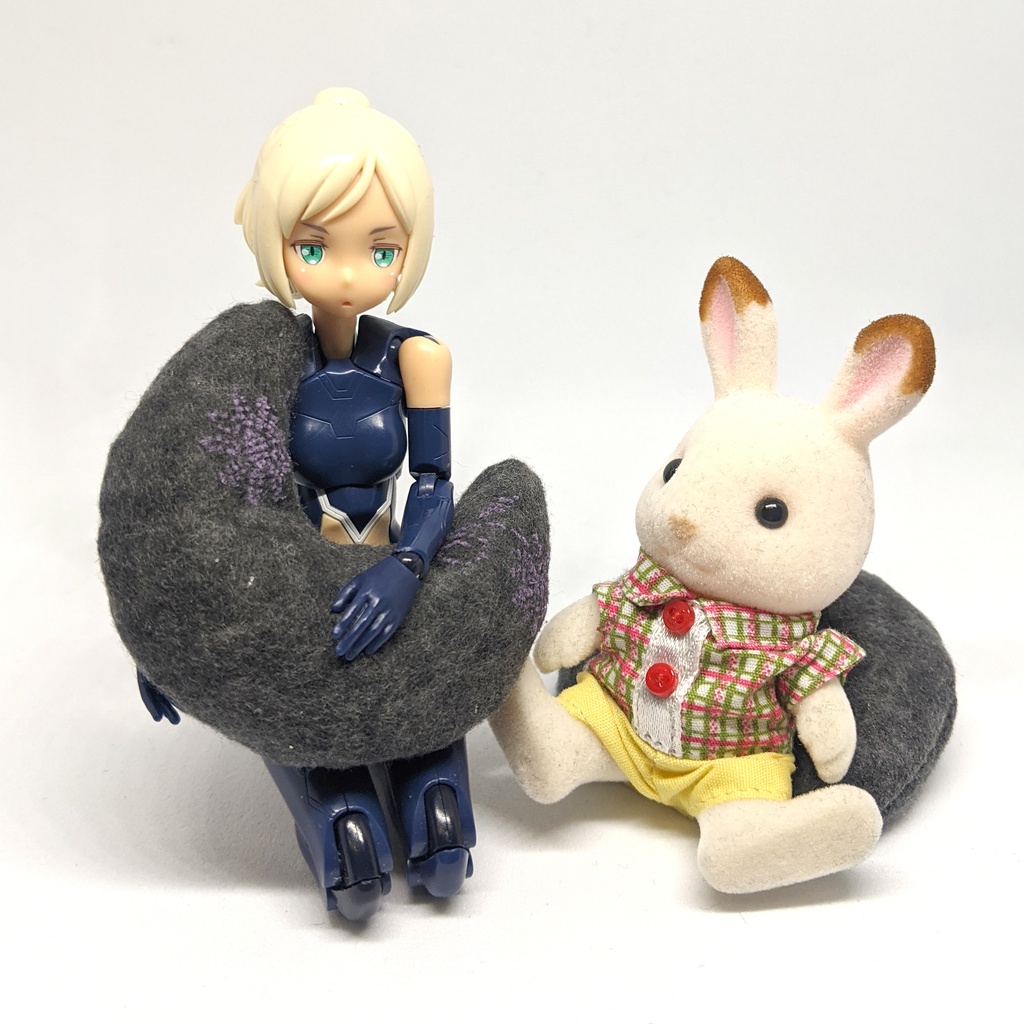 ミニチュア月型クッション/ベロア風生地・花紫・2個