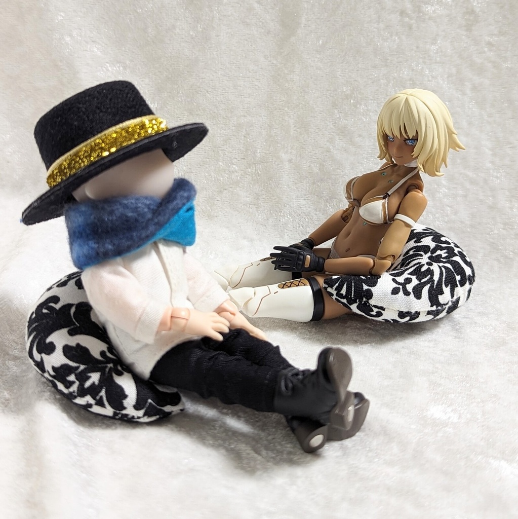 ミニチュア月型クッション/アラベスク柄 白黒・2個