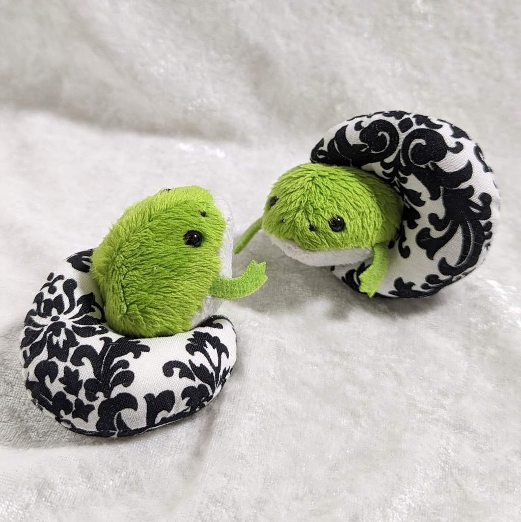 ミニチュア月型クッション/アラベスク柄 白黒・2個