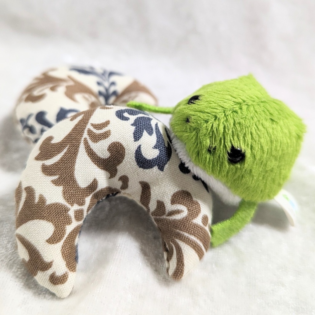 ミニチュア月型クッション/アラベスク柄 ブラウン&グレー・2個