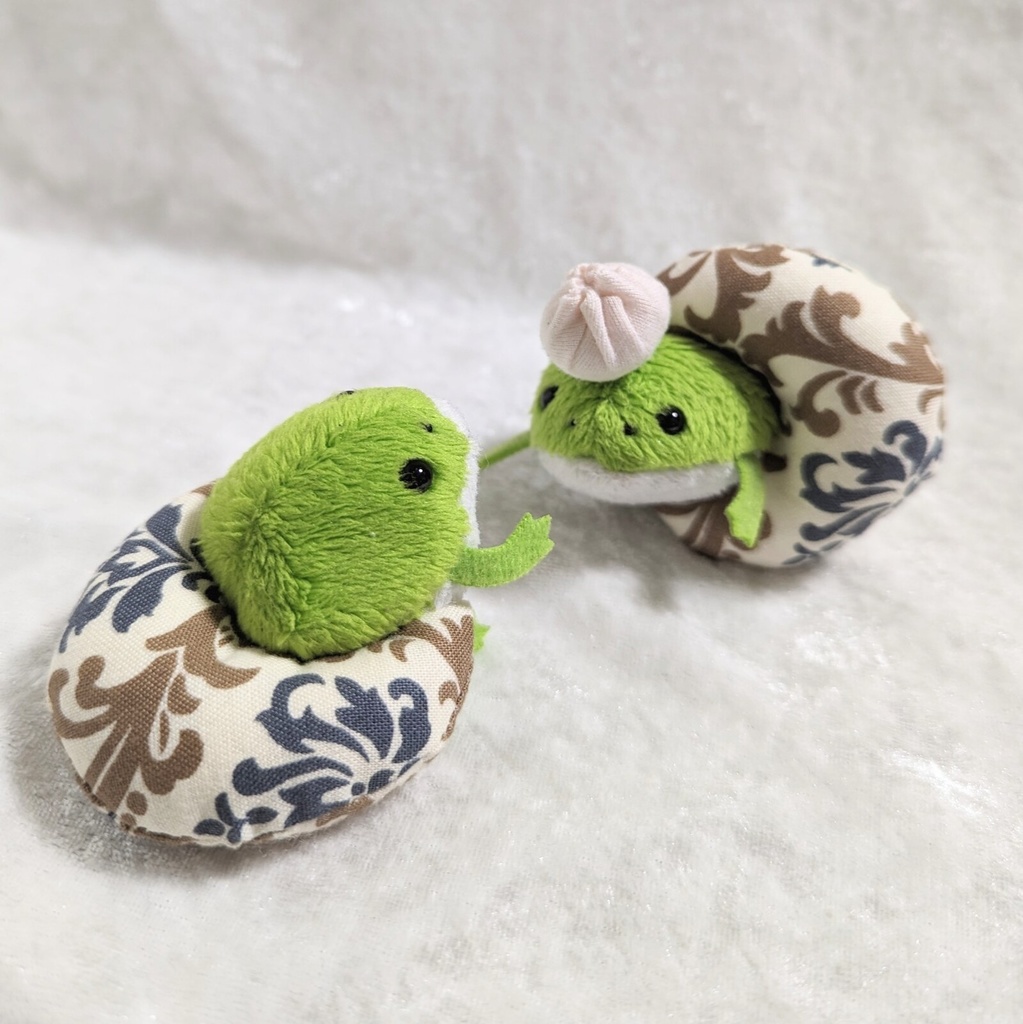 ミニチュア月型クッション/アラベスク柄 ブラウン&グレー・2個