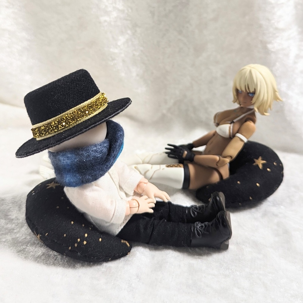 ミニチュア月型クッション/黒+ゴールドスター・2個