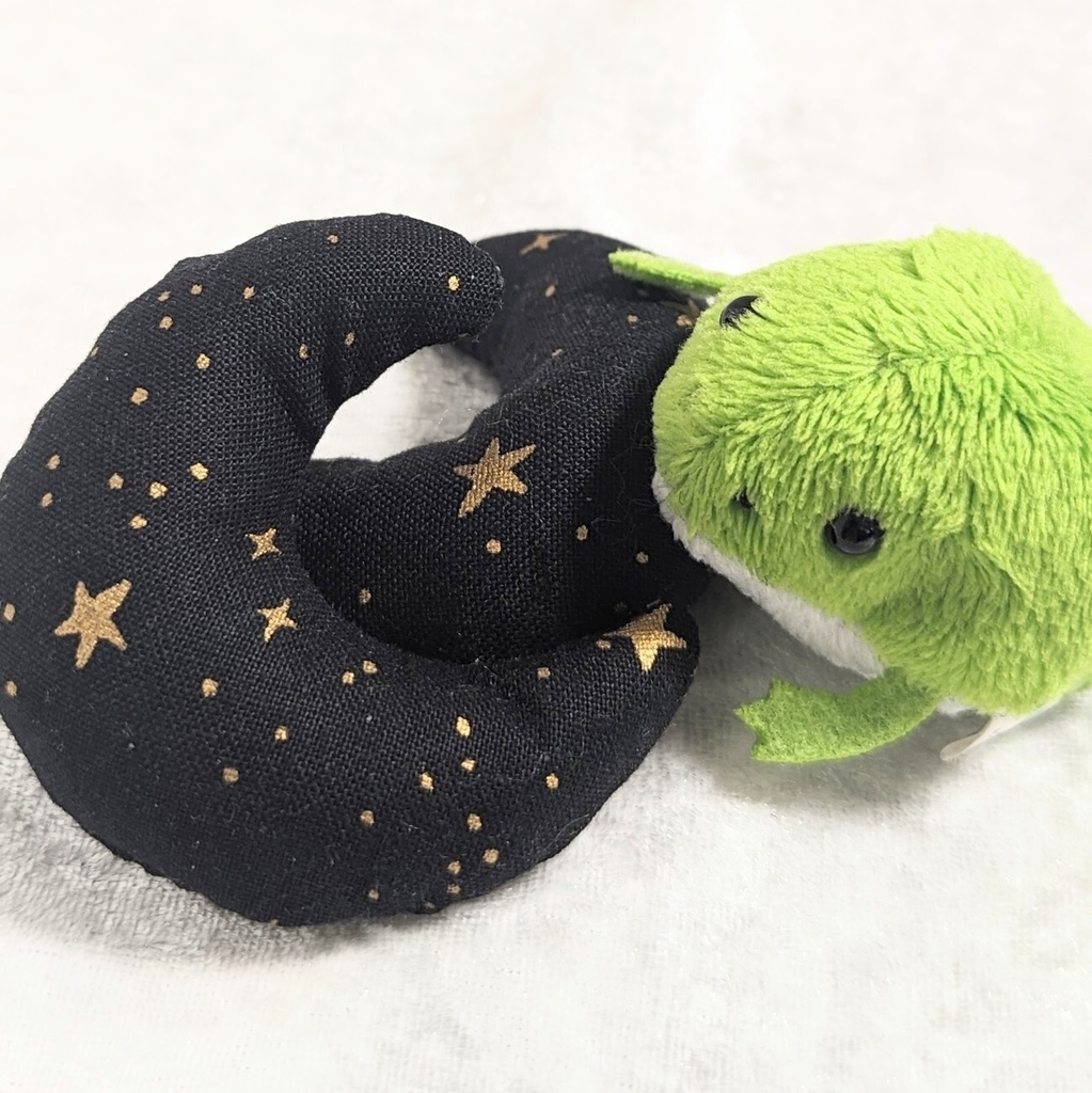 ミニチュア月型クッション/黒+ゴールドスター・2個