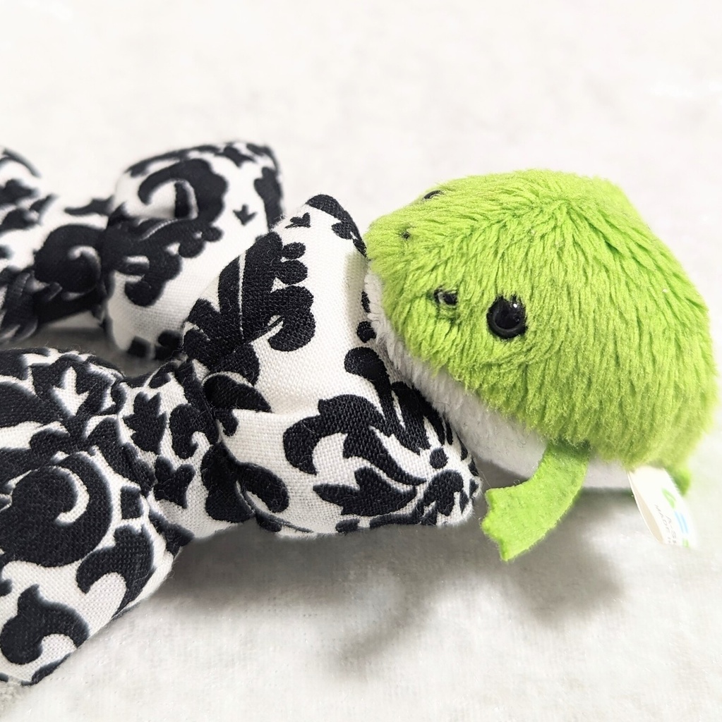 ミニチュアリボンクッション/アラベスク柄 白黒・2個