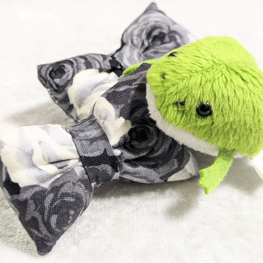 ミニチュアリボンクッション/薔薇柄・黒・2個