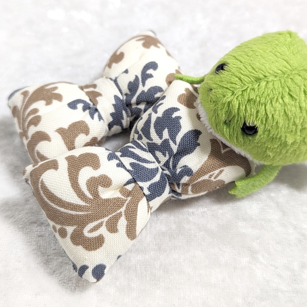 ミニチュアリボンクッション/アラベスク柄 ブラウン・2個