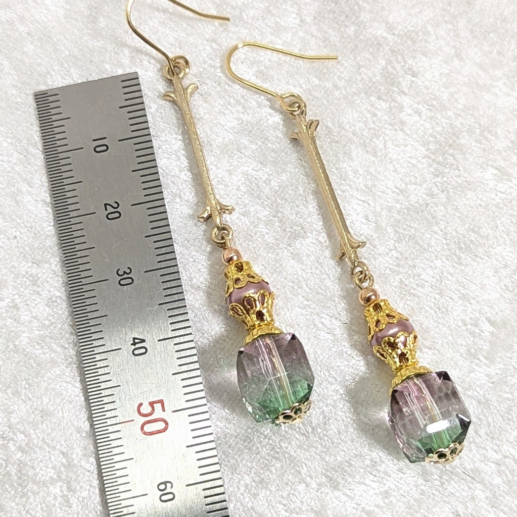 ゴールド・ヴィトライユビーズのロングピアス/イヤリング